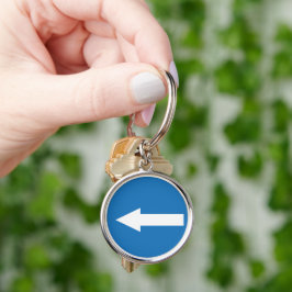 Blå Lämnat pil | Vägskylt | Premium Keychain Rund Silverfärgad Nyckelring
