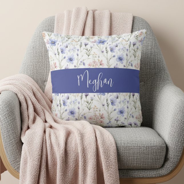 Blå Lila Akvarell Vildblomma Namn Monogram Kudde (Skapare uppladdad)