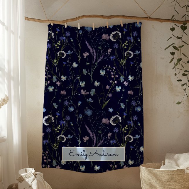 Blå Lila Vacker Vildblomma Blommönster Fleecefilt (In situ)