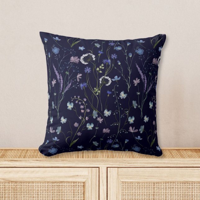 Blå Lila Vacker Vildblomma Blommönster Kudde (In situ)