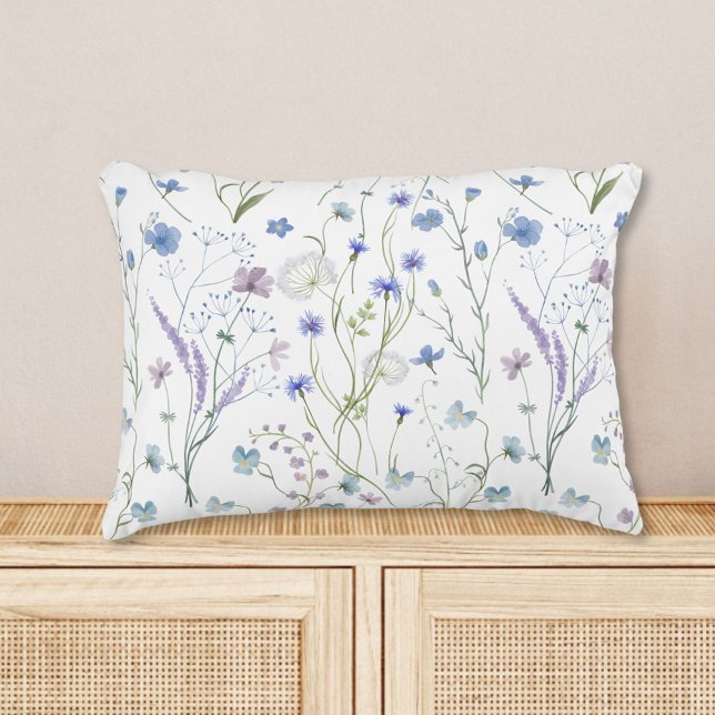 Blå Lila Vacker Vildblomma Blommönster Prydnadskudde (In situ)