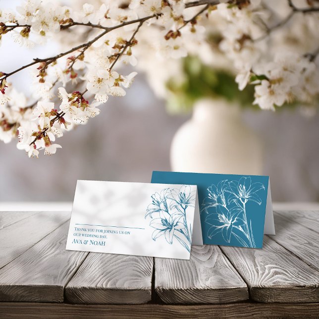 Blå Lily Outline Bröllop-mappad Placeringskort (Skapare uppladdad)