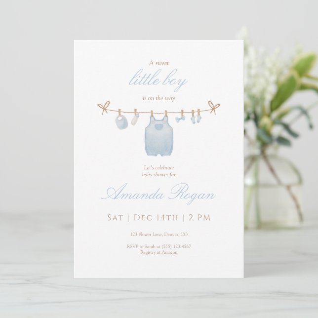 Blå liten pojke baby shower inbjudan (Stående Fram)