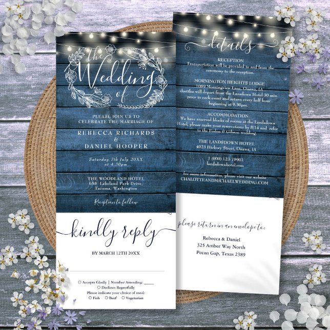 Blå Ljus i trästring på ena Bröllop Inbjudningar (Blue Rustic Wood String Lights All In One Wedding Invitation)