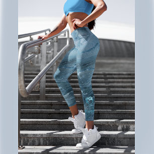 Blå marmor med en ros på varje ben leggings