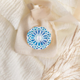 Blå Medelhavsplattmonogram Runt Klistermärke