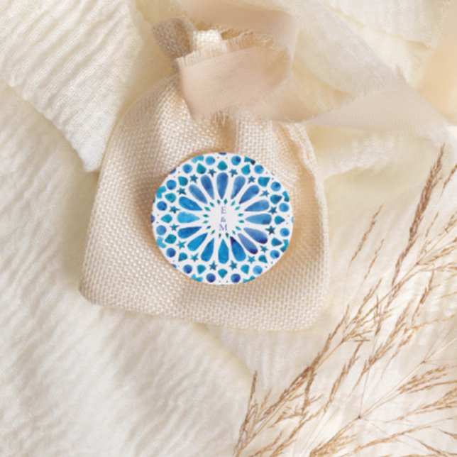 Blå Medelhavsplattmonogram Runt Klistermärke (Skapare uppladdad)