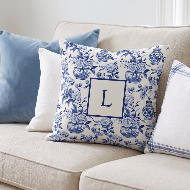 Blå monogram fransk lanthuströja kudd kudde (Skapare uppladdad)