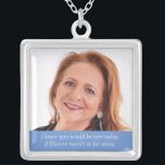 Blå Mor i Bride Photo Bröllopsdag Memorial Silverpläterat Halsband<br><div class="desc">Bära det vackra Budens mamma-fotominneshäcket på bröllopsdagen för att känna kärlek du delade med henne och behålla henne nära på din speciella dag. Lägg till din egen speciella text eller,  använda,  ordalydelsen som visas "Vi vet att du skulle vara här i dag om himlen inte var så långt borta"</div>