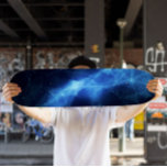 Blå Nebula Skateboard | Rymdbordsdäck<br><div class="desc">Blå Nebula Skateboard | Rymdbordsdäck - Den här anpassningsbarna Space Skateboard ger en utmärkt gåva till alla i kärlek med stjärnorna.</div>