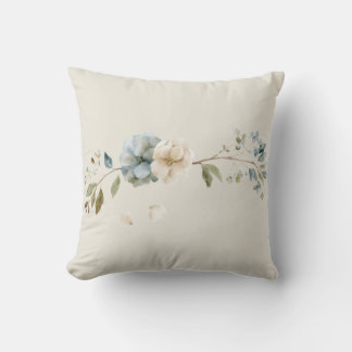 Blå och elfenbensfärgad akvarellhydrangea-girlang kudde