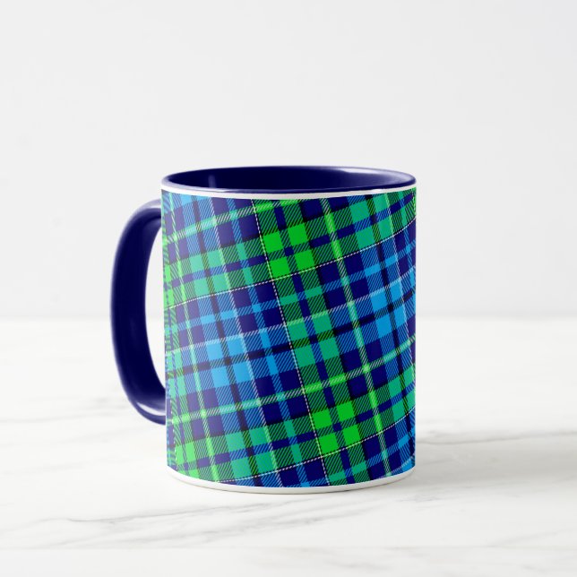 Blå och grön rutig tartan marinblå  mugg (Framsida vänster)