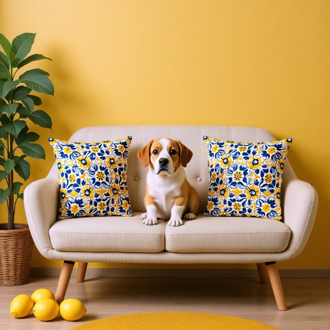 💛 Blå och gult, blommigt Azulejos Kudde (Blue and yellow, floral Azulejos Throw Pillow)