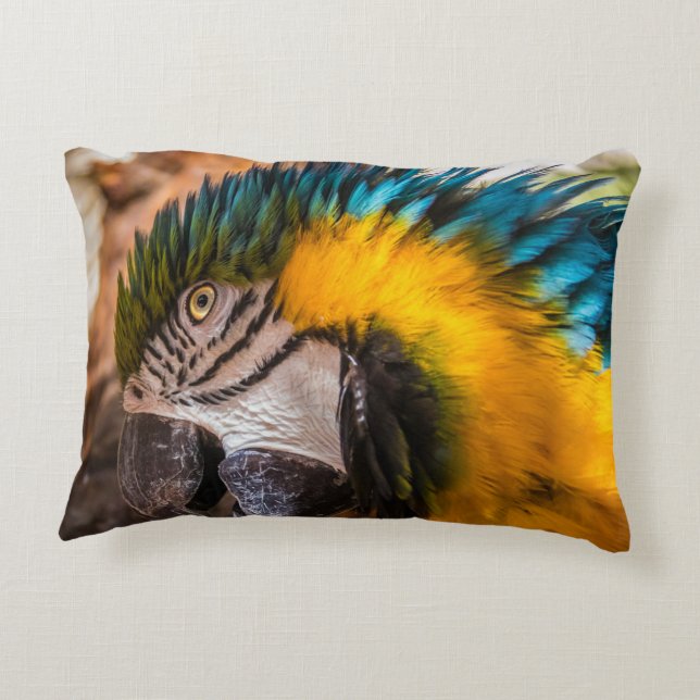 Blå och gult macaw porträtt prydnadskudde (Baksidan)