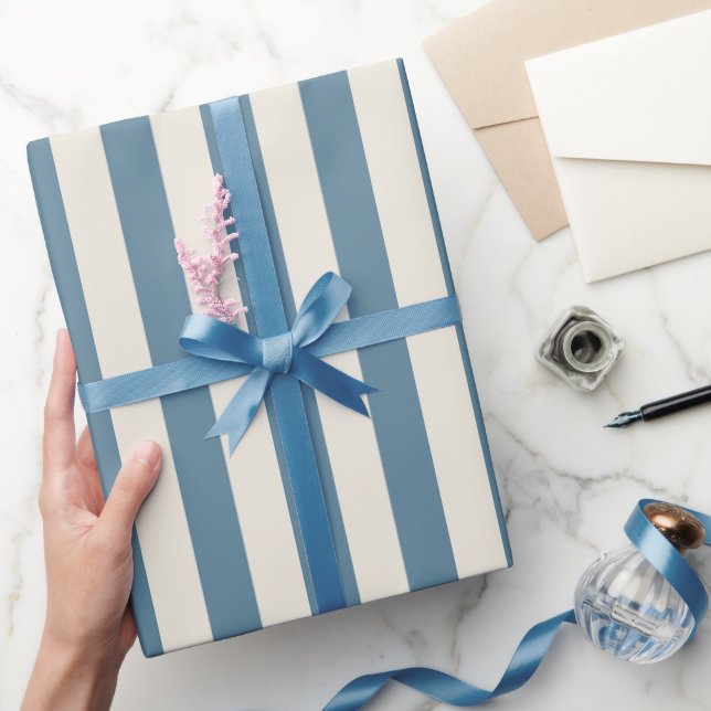 Blå och krämfärgade vertikala ränder presentpapper (Gifting)