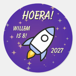 Blå och Lila Astronaut Raket Födelsedagsdekal Runt Klistermärke