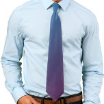 Blå och Magenta Ombré-övertoning Slips<br><div class="desc">En vacker övertoning som tonas från blå till en mörk Magenta bär färg. De här coolorna gör en unik och underbar kombination av färg. Underbar med marinblå kostym eller byxor.</div>