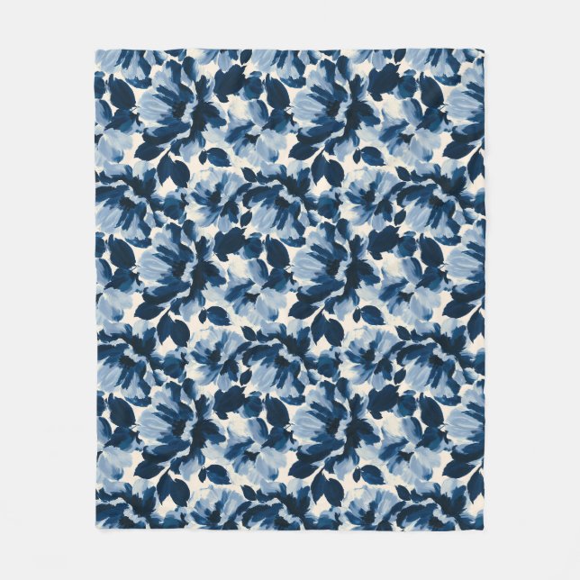 Blå och marinblå måleriskt blommönster fleecefilt (Framsidan)