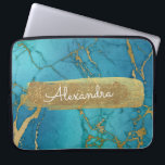 Blå och marmor med guldolja och Glitter Laptop Fodral<br><div class="desc">Koboltblått och marmor med guldolja och Glitter Elegant Monogram Namn Fodral. Det här fodral kan anpassas så att det inkluderar ditt första namn.</div>