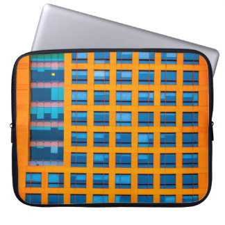 Blå och orange byggnad laptop fodral