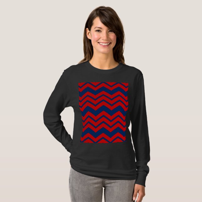 Blå och röd chevronmönsterdesign  t shirt (Hel framsida)