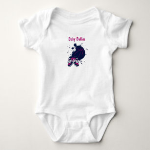 Blå och rosa basketboll och smygskor t shirt