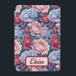 Blå- och Rosa Flowers-Personlig iPad Mini Skydd<br><div class="desc">Detta iPad-fall har ro och ponnyer i mjuk himmel-blå,  ömtålig rosa av snäcka och mörk vin-röd,  med teal och lila foliage i bakgrunden. Vackra och lyxiga med vintage land som fortfarande är mycket modern. Ett rektangulärt märke i kompletterande rosa-skuggor håller ditt namn.</div>