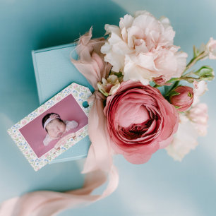 Blå och rosa Grandmillennial blommig fotobebis Presentetikett