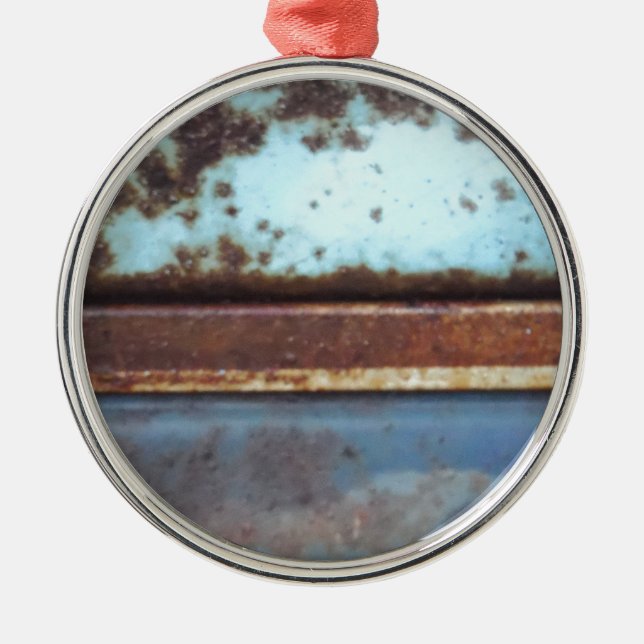 Blå och teal rosty lastbil nära julgransprydnad metall (Framsidan)