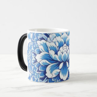 Blå och vit blomster magisk mugg