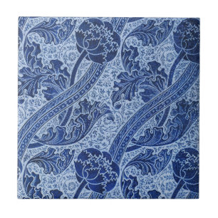 Blå och vit blomsterdekor i William Morris-stil Kakelplatta