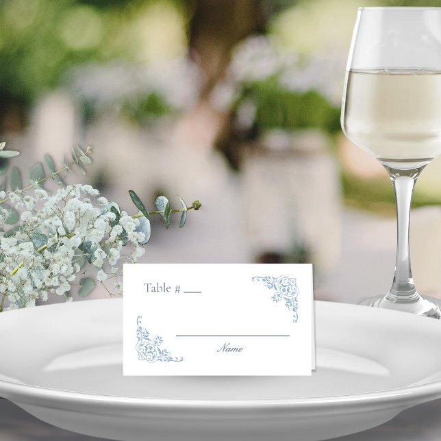 Blå och vit Chic, tomt Bordsnummer Monteringskort Placeringskort (Elegant blue and white wedding place cards with fillable blank lines and bride groom names on back)