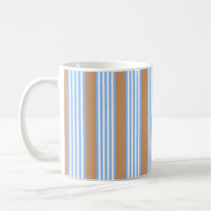 Blå och vit fem rand mönster med tan kaffemugg