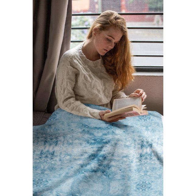 Blå och vit fjäder mönster fleecefilt (Skapare uppladdad)