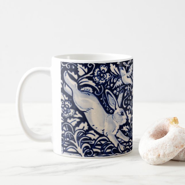 Blå och vit kanin Tile Woodland Flowers Bird Kaffemugg (Med munk)
