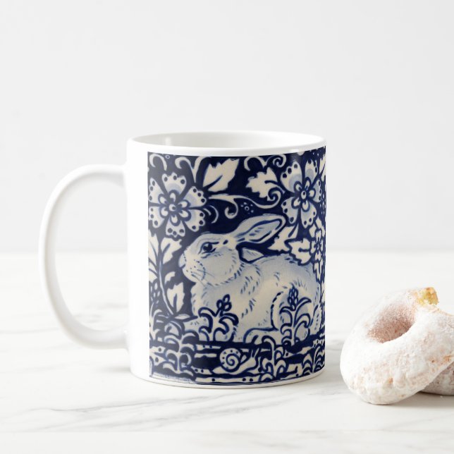 Blå och vit kanin Tile Woodland Flowers Snigel Kaffemugg (Med munk)