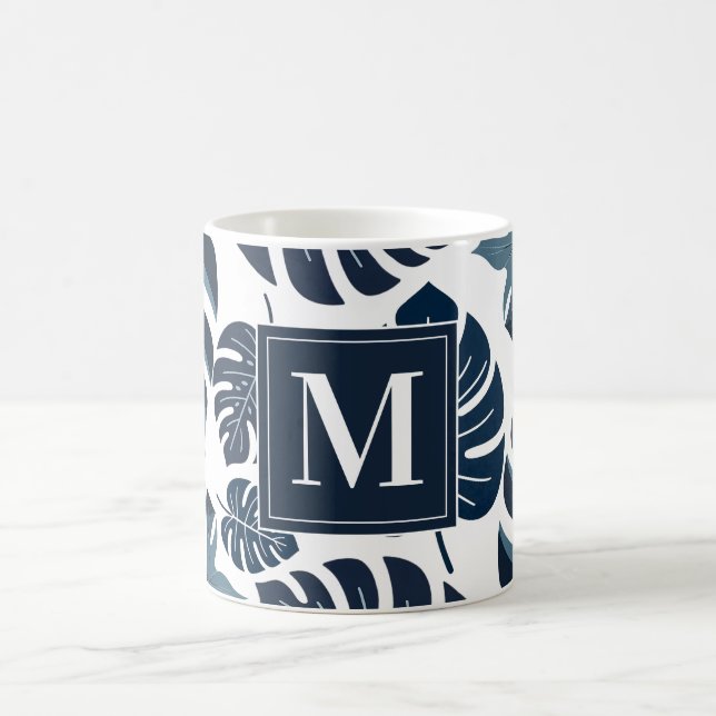 Blå och vit Monstera Löv Monogram Kaffemugg (Center)