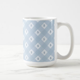 Blå och vit rutig mönster med initial kaffemugg