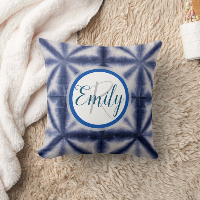 Blå och vit Shibori Circle Tie Dye Monogram Namn Kudde (Filt)