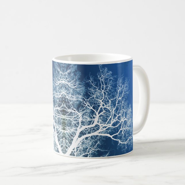 Blå och vit silhuetterad träd kaffemugg (Framsida höger)