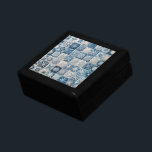 Blå och vit snöflingor Quilt Minnesask<br><div class="desc">Ett kilt utslag är krångligt mönster som liknar snöflingor,  där varje block har en unik blå och vit design</div>