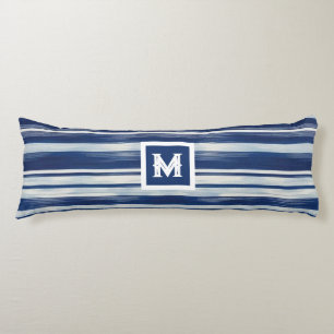 Blå och vit strimlad monogram kroppskudde