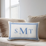 Blå och vit tre Brev-monogram Lumbarkudde<br><div class="desc">Blå och vit tre Brev Monogram Dekorativ kudde</div>