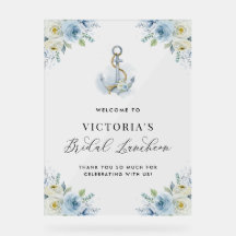 Blå och Vita Blommor Förankrar Bröllopslunchen