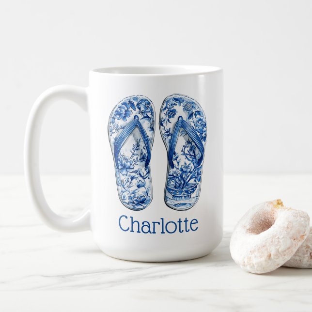 Blå och vita Chinoiserie flip-flops på ränder Kaffemugg (Med munk)