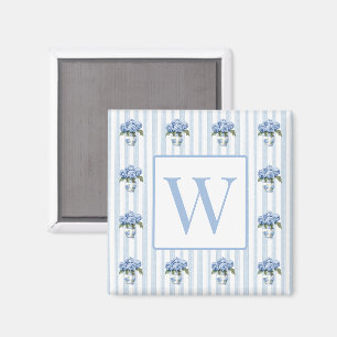 Blå och vita hortensior på ränder monogram magnet