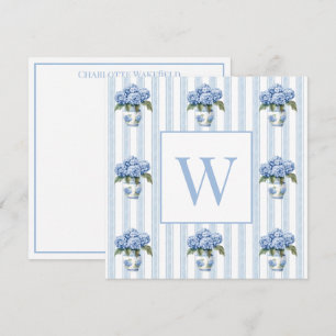 Blå och vita hydrangeor på randigt monogram anteckningskort