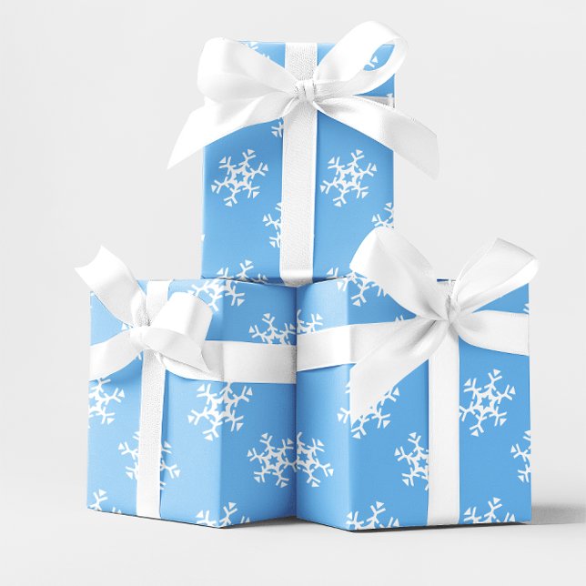 Blå och vita snöflingor presentpapper (Blue and White Snowflakes Wrapping Paper)
