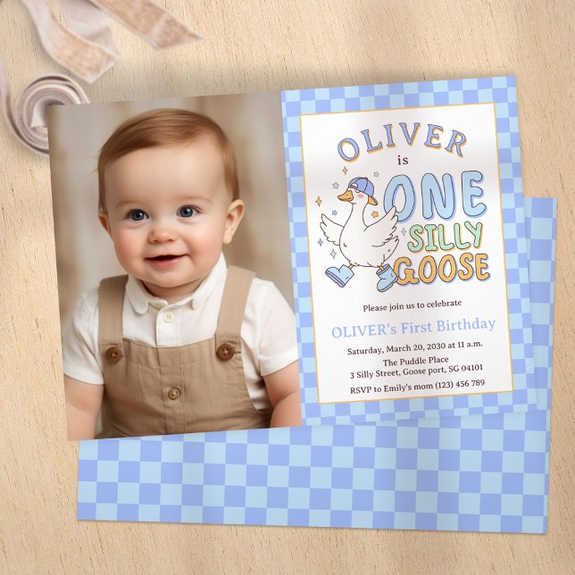 Blå One Silly Goose - Pojke 1-års födelsedagsfoto Inbjudningar (Blue One Silly Goose - Retro Boy First Birthday Photo Invitation.)