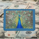 Blå persikor Feather Plumage<br><div class="desc">Säkra pengar och kredit-kort med den här plånboken som innehåller fotobilden av en underbar,  blå Peacock med färgfull fantastiska plumage. Markera din plånbok färg.</div>